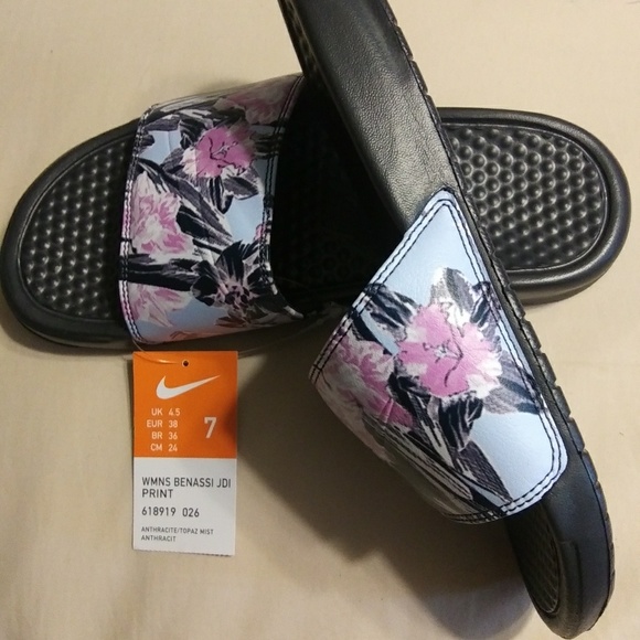 Nike Slides - Picture 5 of 8